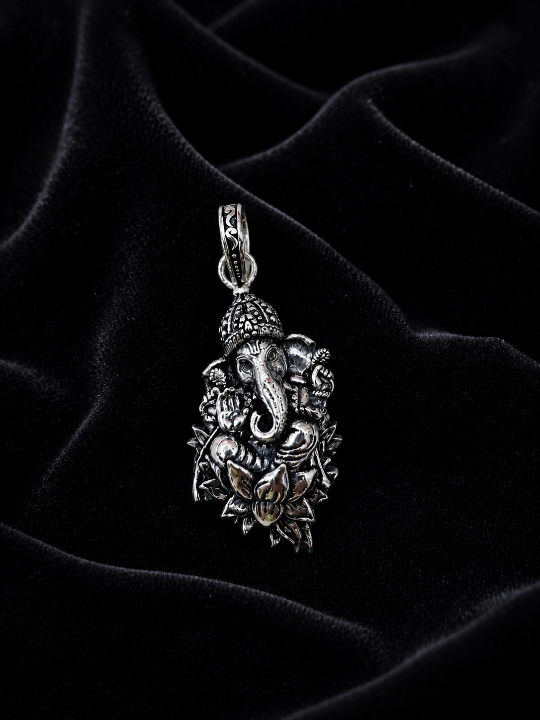 Traditional Ganesh Ji Lotus Flower Pendant | Oxidized Silver Spiritual Jewelry | Unisex Religious Locket