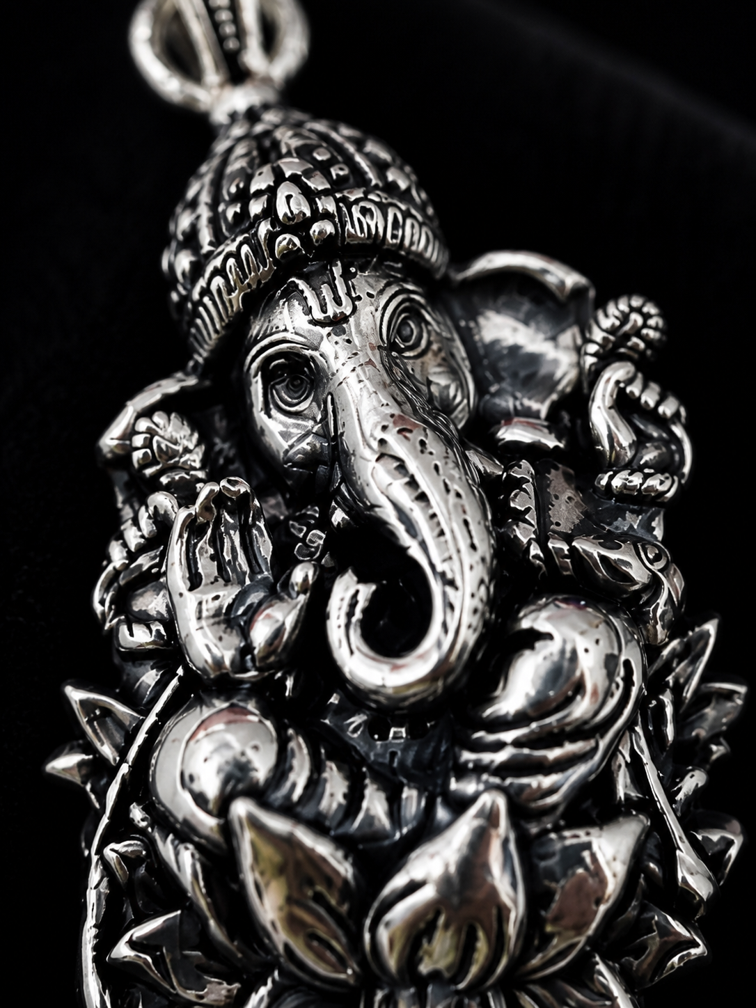 Traditional Ganesh Ji Lotus Flower Pendant | Oxidized Silver Spiritual Jewelry | Unisex Religious Locket